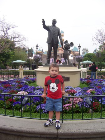 Brendan's First Visit to Disneyland-May2007