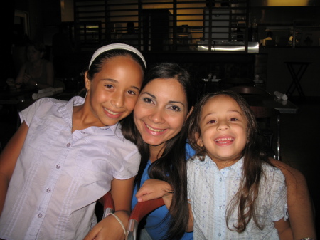 Mis tres PRINCESAS.Isamar, Bianca y mi esposa Grace