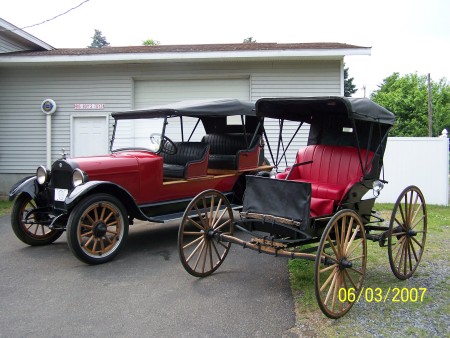 1921 REO and 1897 Horseless Carriage