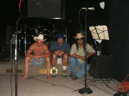 Me in a country band who would of thought im the middle