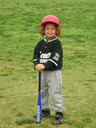 Grant plays T-ball 2007