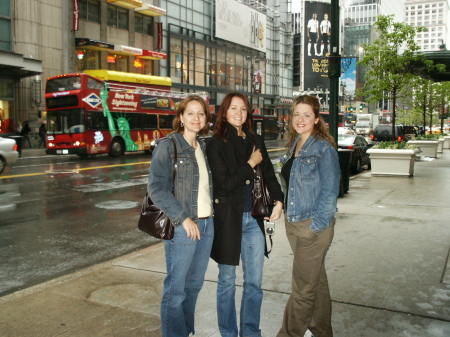 Mo, Carolyn & Emily, NYC spring 2006