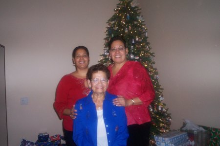 Gail, Jeanette & Ida (Mom)