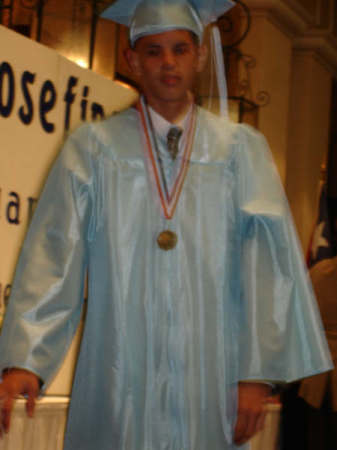 mi hijo Pedrito en su graduacion de noveno grado