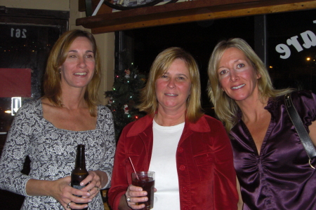 Tracy, Loretta, Donna Robertson