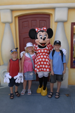 Grand kids in Disneyland 06