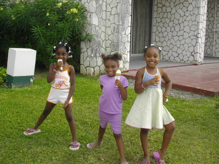 GRANDDAUGHTER KIA, LEFT/MIDDLE NIECE CHYNNA AND GRNDDAUGHTER  JAILYNN RIGHT/JAMAICA 2007