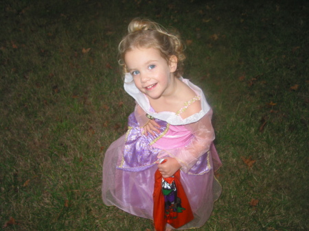 Emma Goodner - Halloween 2007 - almost 3