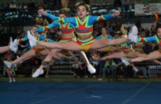 Alexis in her jump! Our life is cheerleading !!
