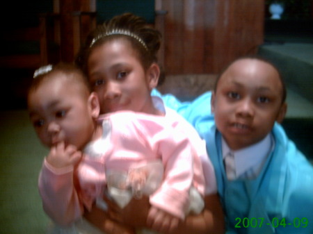 Easter 2007 : Sian, Shania and William