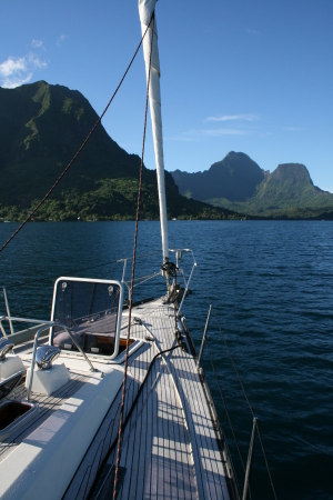 sailing into Cook's Bay