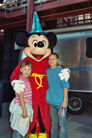 Brooklyn, Mickey, Kennedi: Disneyland December 2006