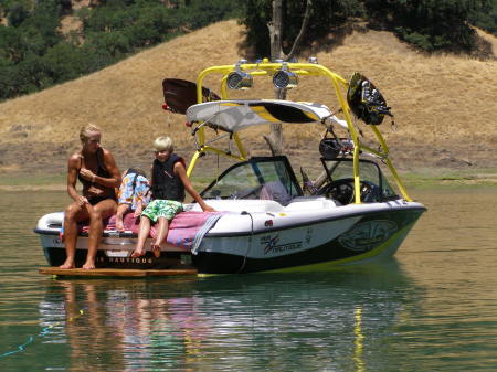 Family at weekend hang out - Lake Sonoma