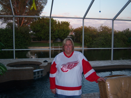 me in my lanai during intermission on WINGS NIGHT!!!