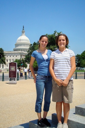 Elisabeth & Emily by the Capitol