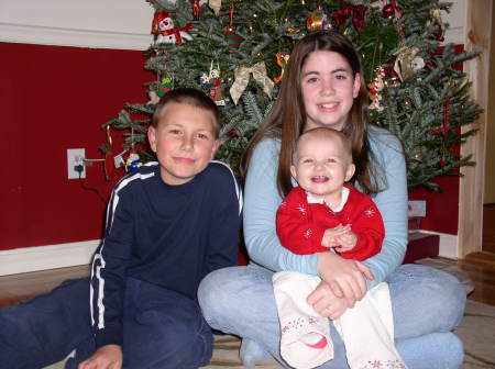 Kaitlyn Dawson and Savanna Christmas 2006