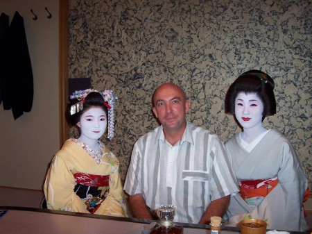 Rick with a maiko and geisha in Kyoto, Japan - 2004