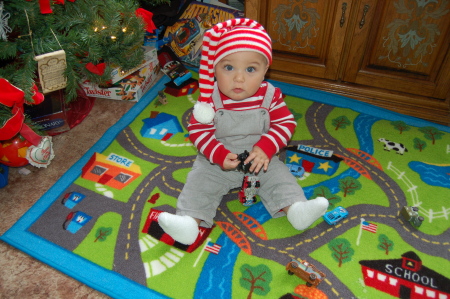 Jordan T. - 7 months - 1st Christmas
