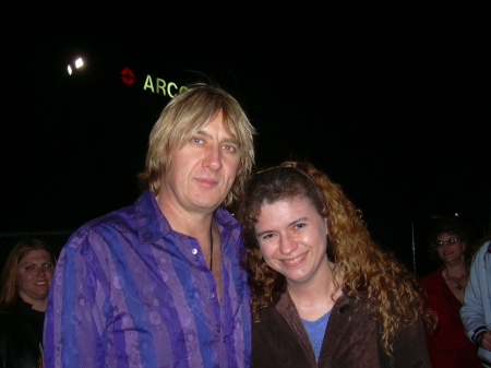 Yes, that *is* Joe Elliott!