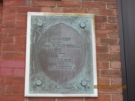 plaque identifies the Architect. 03-03-2010