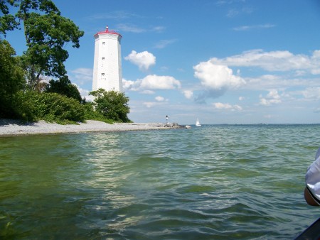 Canoeing around Presquile Point Lighthouse