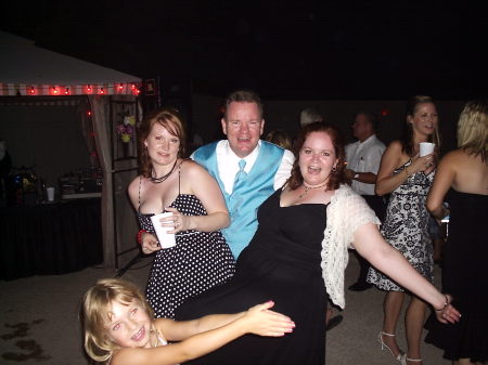 Me, Courtenay, Caitlyn & Claire enjoying the reception