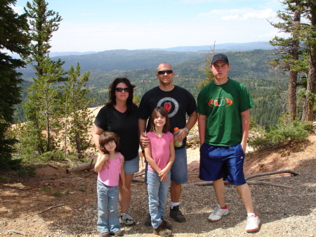 Family hike in Utah