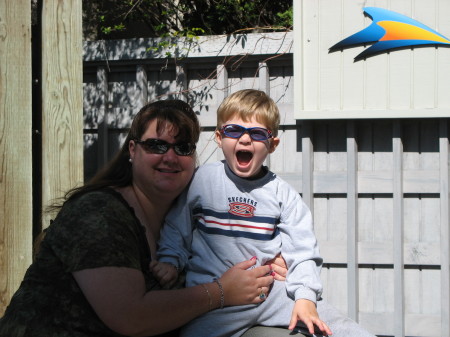 RYAN AND MOMMY AT SEAWORLD 2006