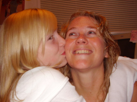 2007 Alissa w/daughter Amanda