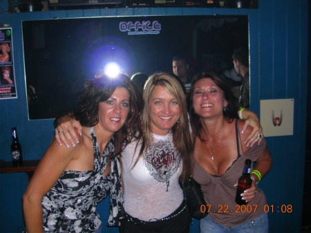 ROBIN,DORI & STAR OUT AT THE CLUB !