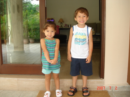 Ian (4) and Mia (2)