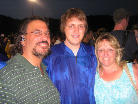 My son Nick, my bf Phil and me, after Nick graduated from Comsewogue HS, Class of 2007 - in the rain!!