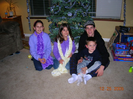 Christmas 05, Kiersten, Brieonna, Dylan & Lance