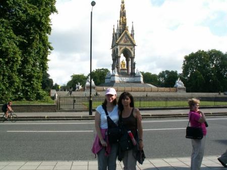 Sharon and Chrissie in London July 07