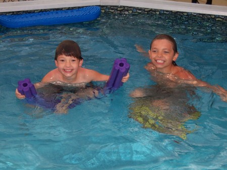 Cousins in the pool!