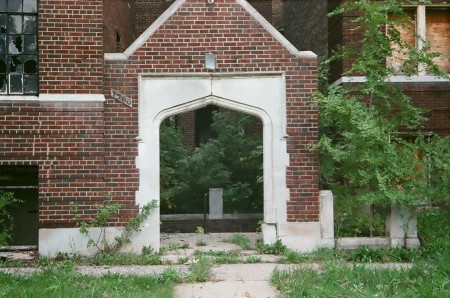 Entrance to the apartments.