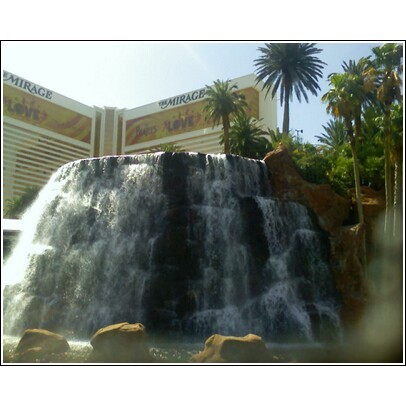 the waterfall at the mirage in las vegas