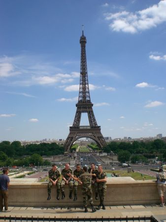 A MAJESTIC VIEW OF THE EIFFEL TOWER