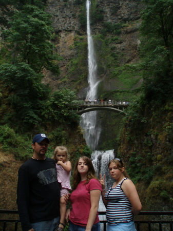 Multnomah falls/ my girls