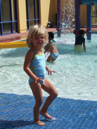 Amberly at the pool July 2007