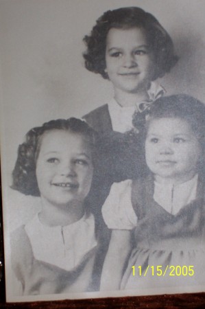 3 Daughters of Bill and Gladys Wagner in Dodge