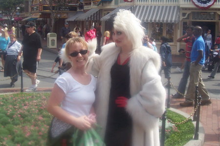 Me and my hero, Cruella DeVil, Disneyland May 07