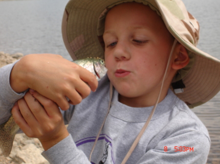 sean kissing fish