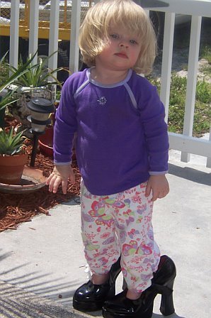 GENEVIEVE IN PALM BEACH FILLING HER MOMS SHOES