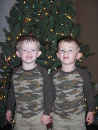 Jaxen and Kaden - Christmas 2006