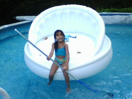 Seychelle in the pool, 2006