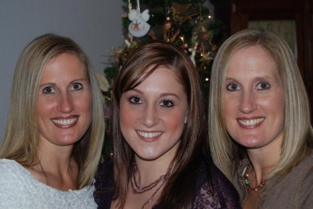 Me, Ashley and Lisa....christmas 2006