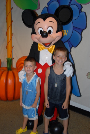 MY SONS ( BRANT 7 AND GADEN 5 ) DISNEY 2007