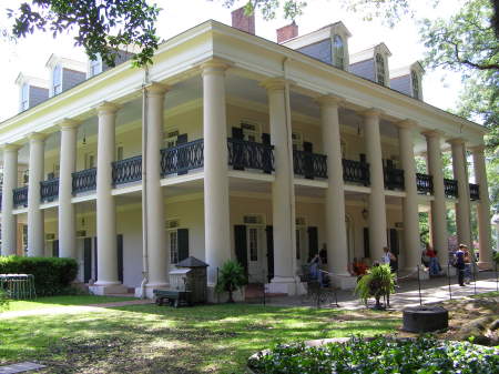 The main house at Oak Alley