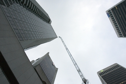 500 ton crane reaching 405 feet on the hyatt regency